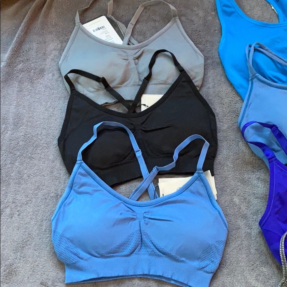 Navy shades varieties of sport bras and crops - Picture 8 of 9